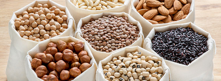 Choice of nuts and pulses in sacks